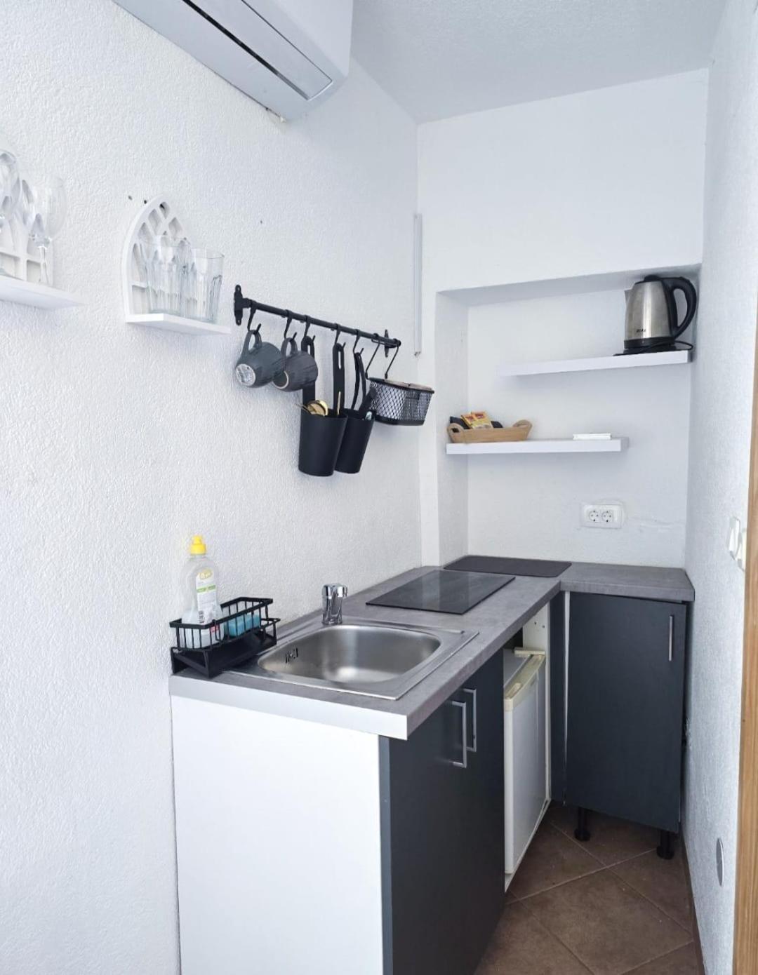 Private Bedroom With Bathroom Башка-Вода Екстер'єр фото
